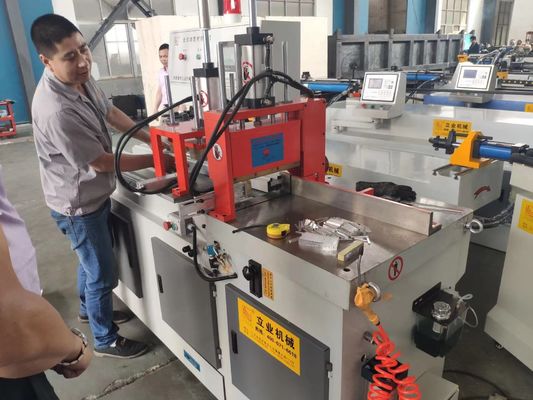 Macchina automatica di taglio a seghe di alluminio CNC per il taglio di tubi e barre di profilo di alluminio