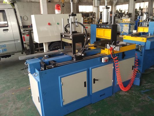 Macchina automatica di taglio a seghe di alluminio CNC per il taglio di tubi e barre di profilo di alluminio
