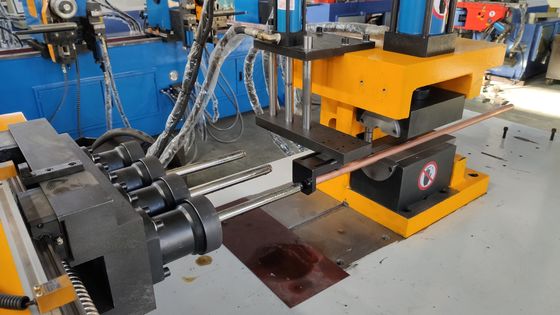 SG40NC Pipe End Forming Machine Quattro Stazione Operazione per 2 pollici di acciaio Pipe Riduzione